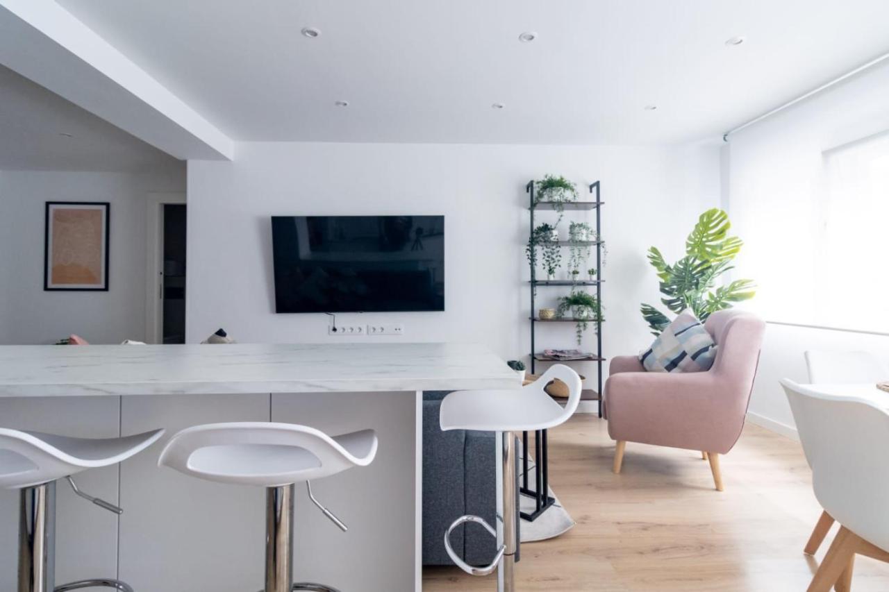 Lujoso Apartamento Entre 2 Playas Con Garaje, Wifi Gijon Bagian luar foto