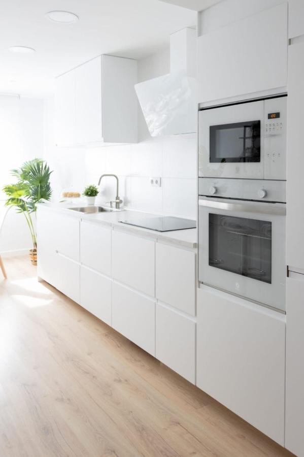 Lujoso Apartamento Entre 2 Playas Con Garaje, Wifi Gijon Bagian luar foto