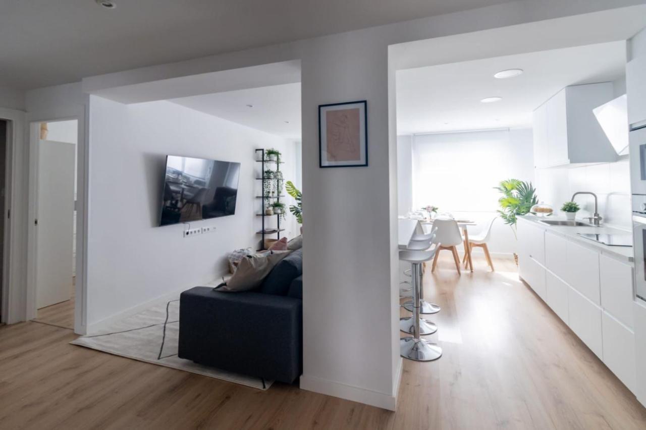 Lujoso Apartamento Entre 2 Playas Con Garaje, Wifi Gijon Bagian luar foto