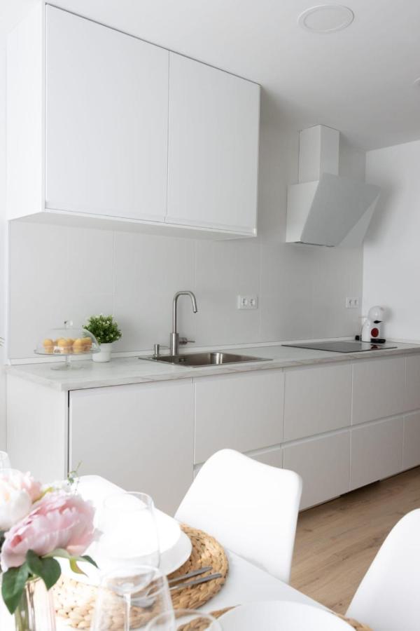 Lujoso Apartamento Entre 2 Playas Con Garaje, Wifi Gijon Bagian luar foto