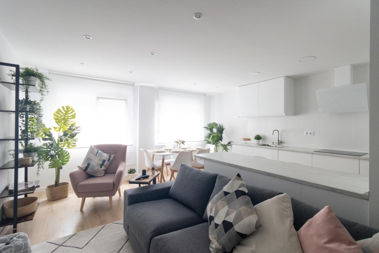 Lujoso Apartamento Entre 2 Playas Con Garaje, Wifi Gijon Bagian luar foto