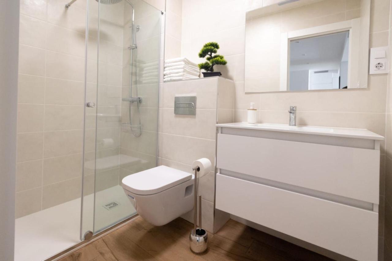 Lujoso Apartamento Entre 2 Playas Con Garaje, Wifi Gijon Bagian luar foto