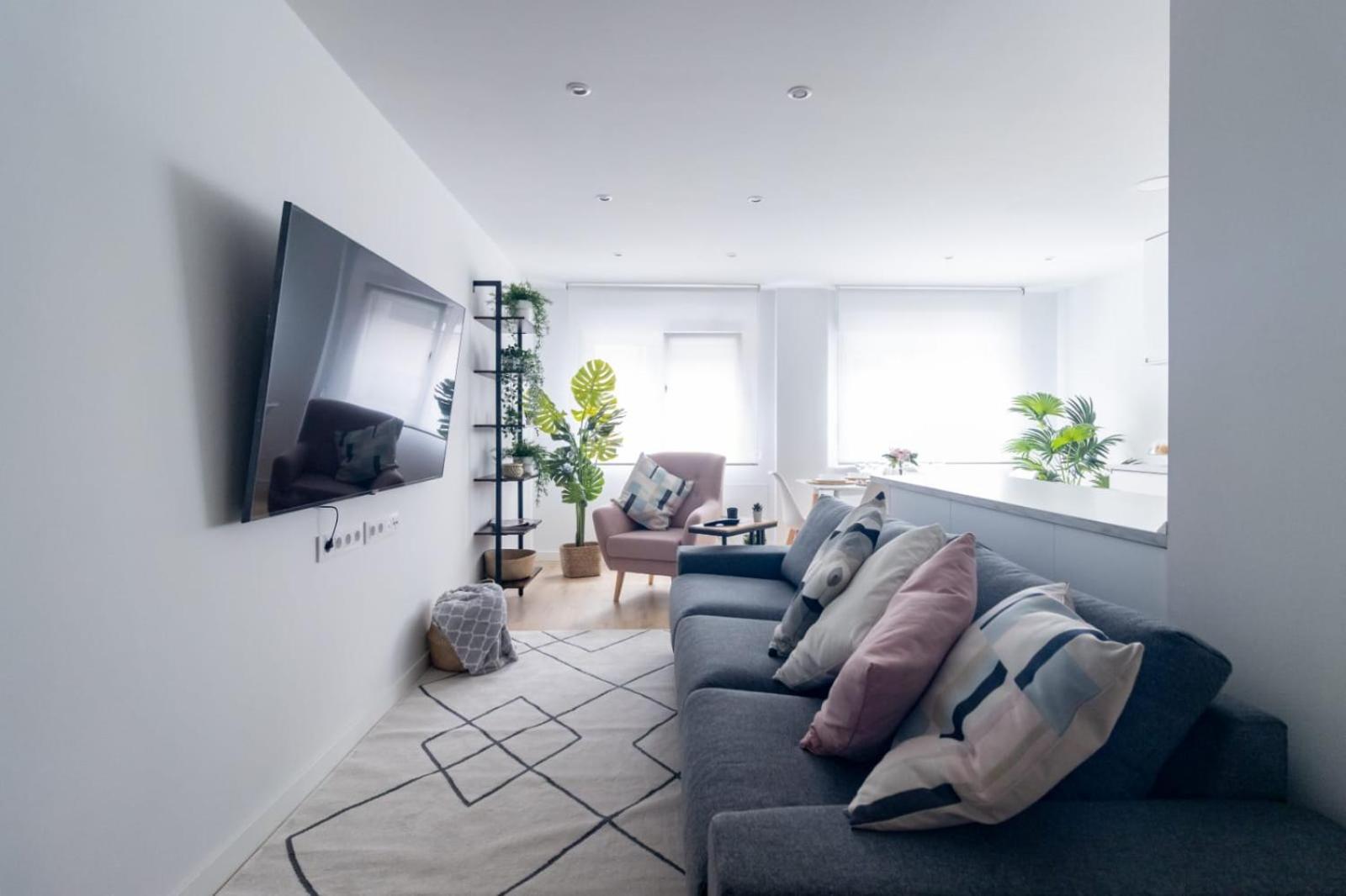 Lujoso Apartamento Entre 2 Playas Con Garaje, Wifi Gijon Bagian luar foto