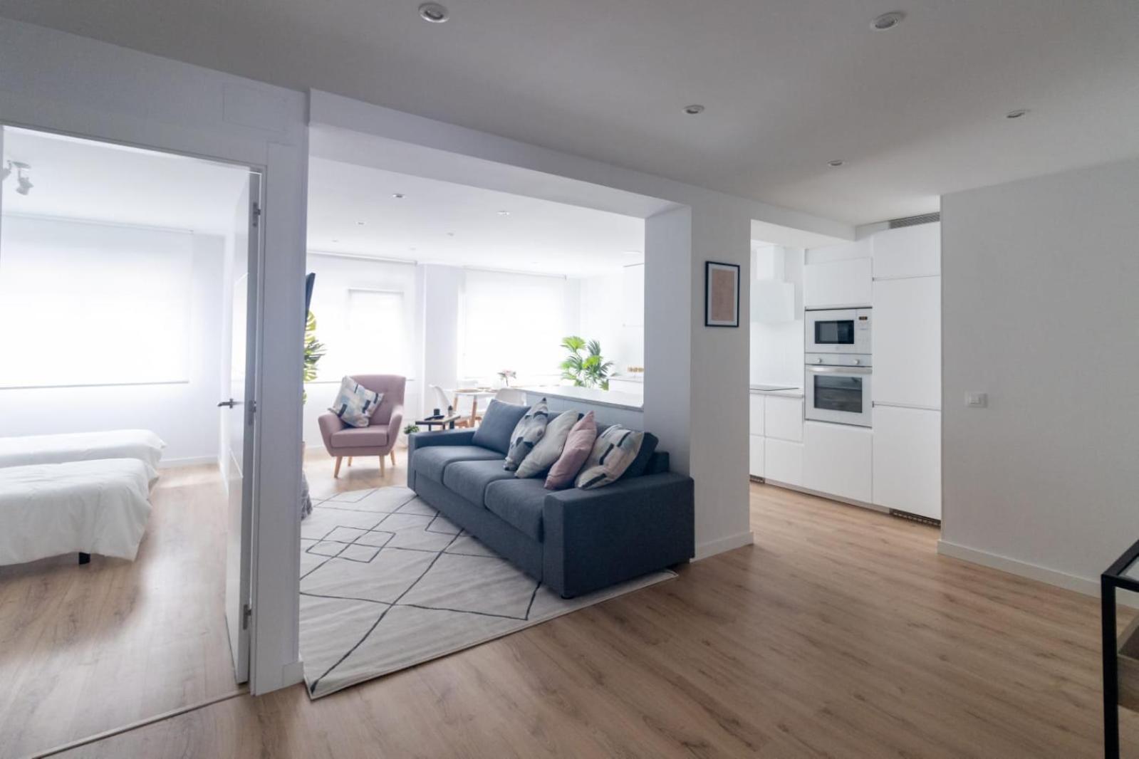 Lujoso Apartamento Entre 2 Playas Con Garaje, Wifi Gijon Bagian luar foto